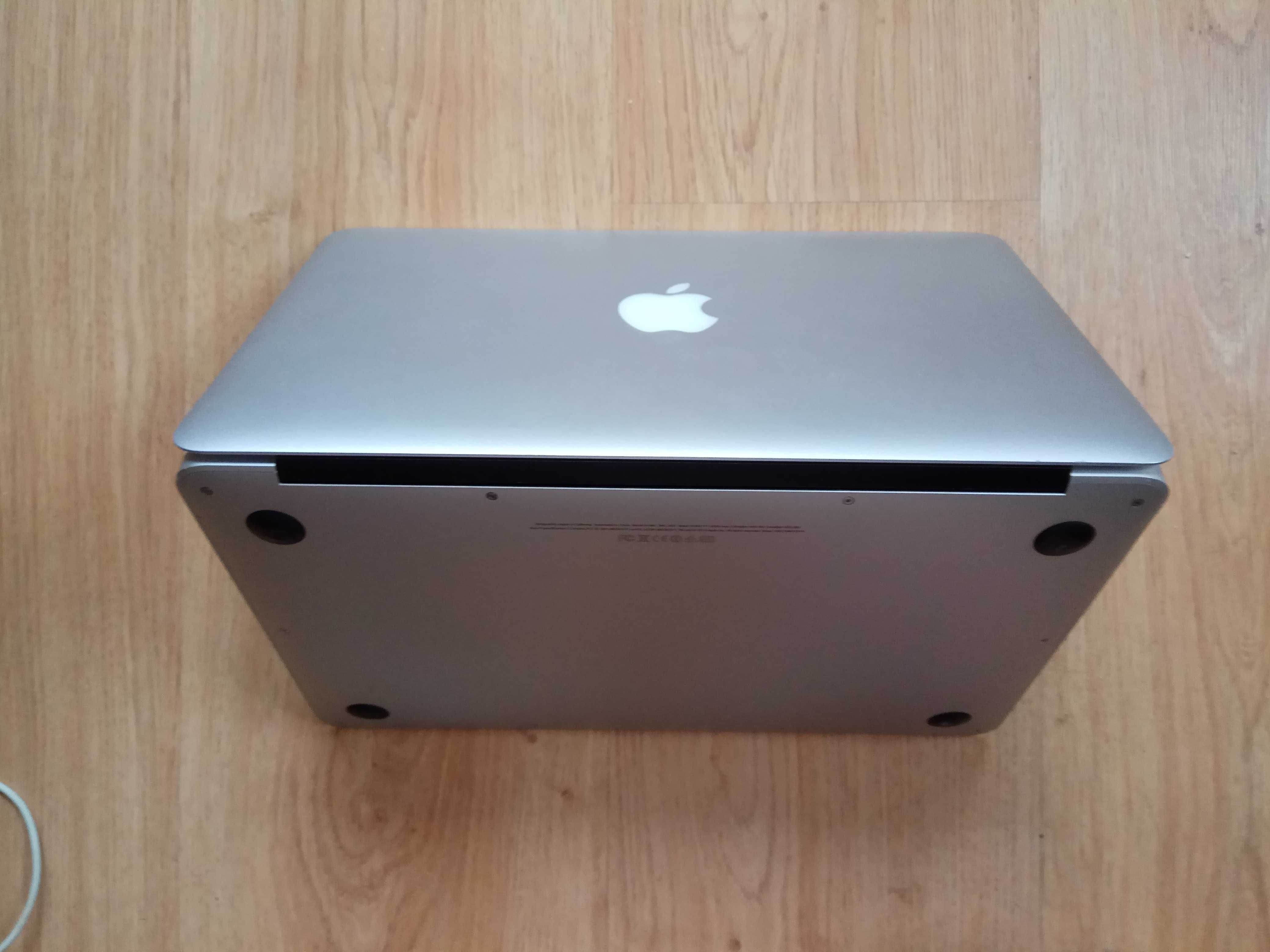 Компактний і швидкий Macbook Air 11–8Гб ОЗУ/128 Гб SSD/4 години+сумка
