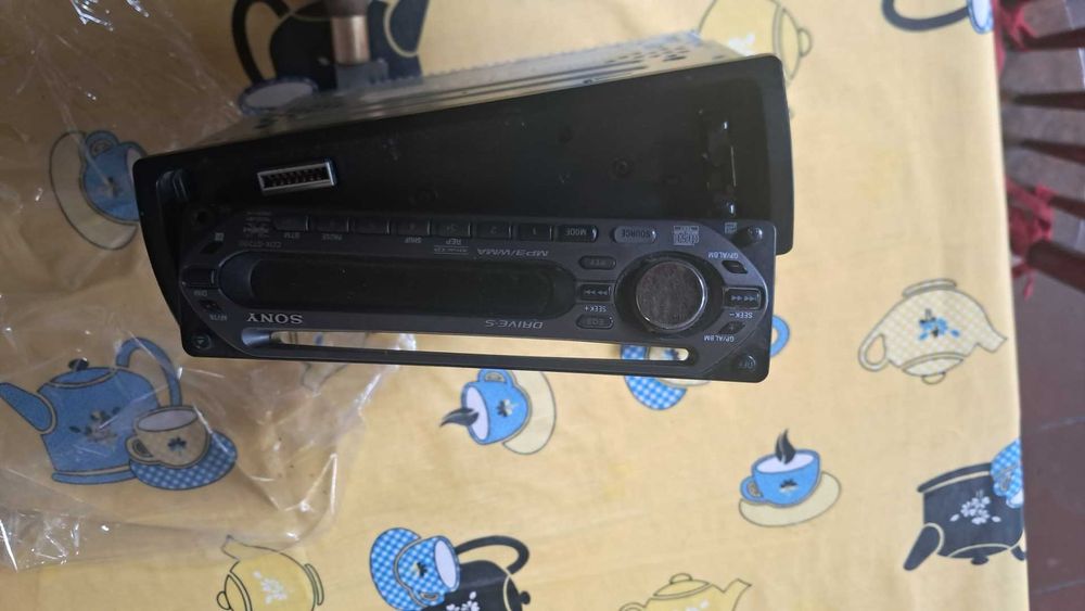 Auto radio SONY com frontal destacavel