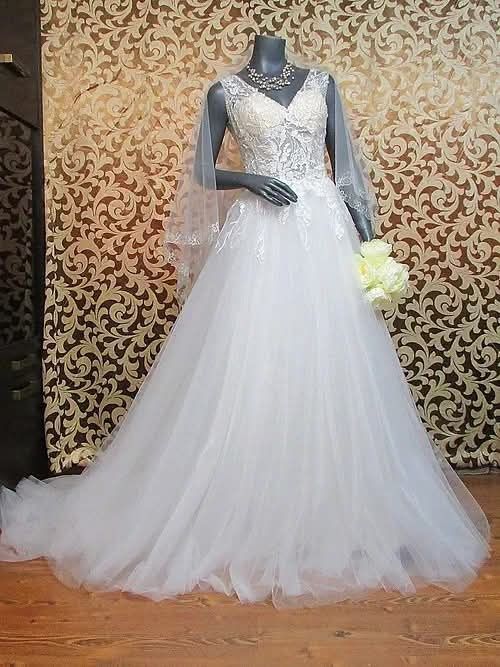 РОЗПРОДАЖ весільних суконь (1500 грн.)