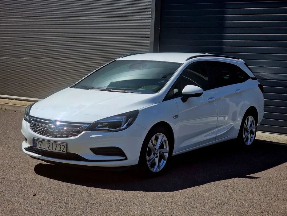 Opel Astra automat * navi * carplay * led