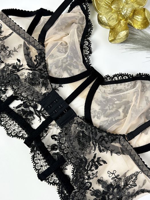 Мереживний корсет