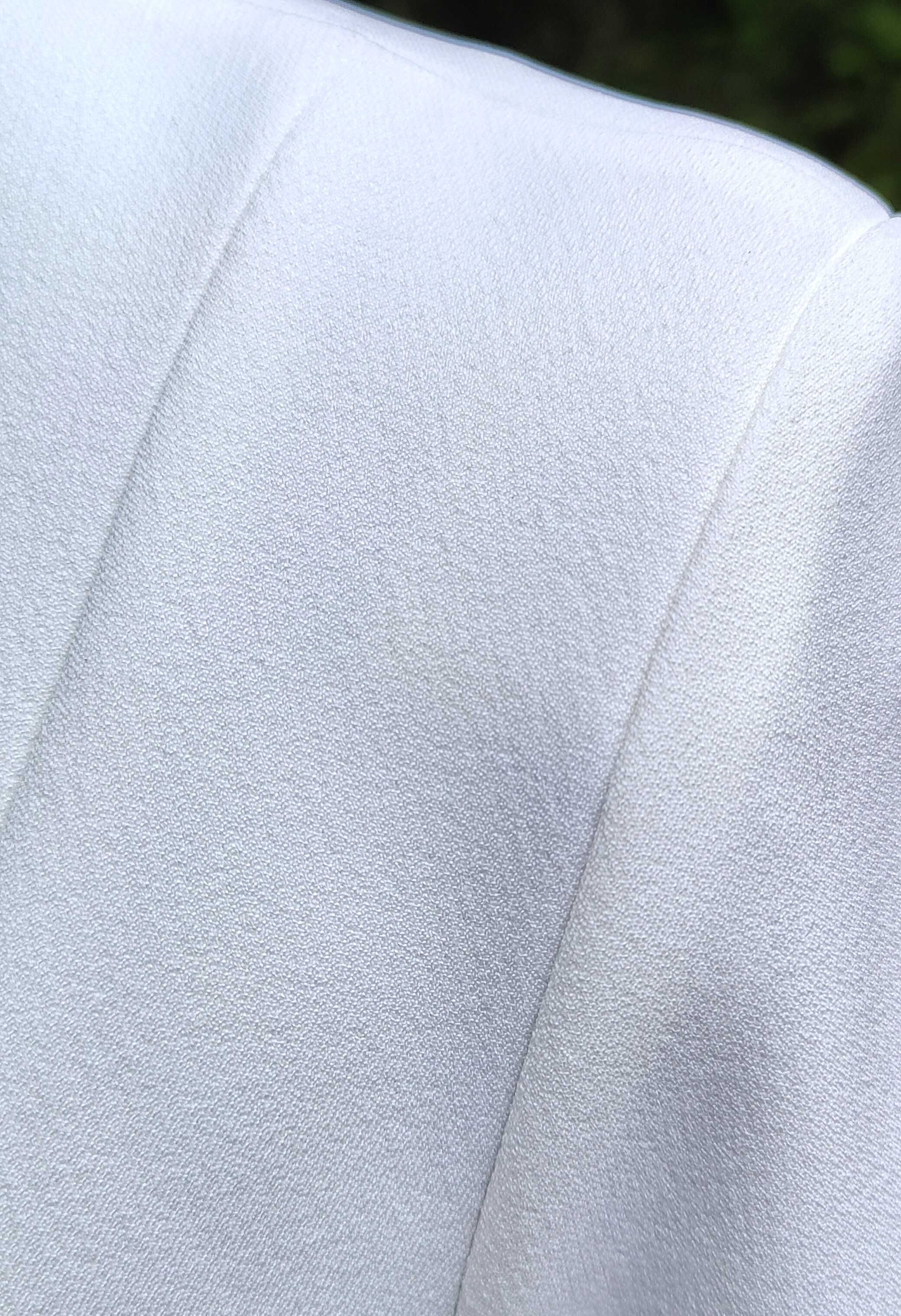Biała elegancka narzutka żakiet marynarka 40 L kurtka