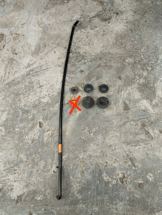 Упор капота Шкода а 5