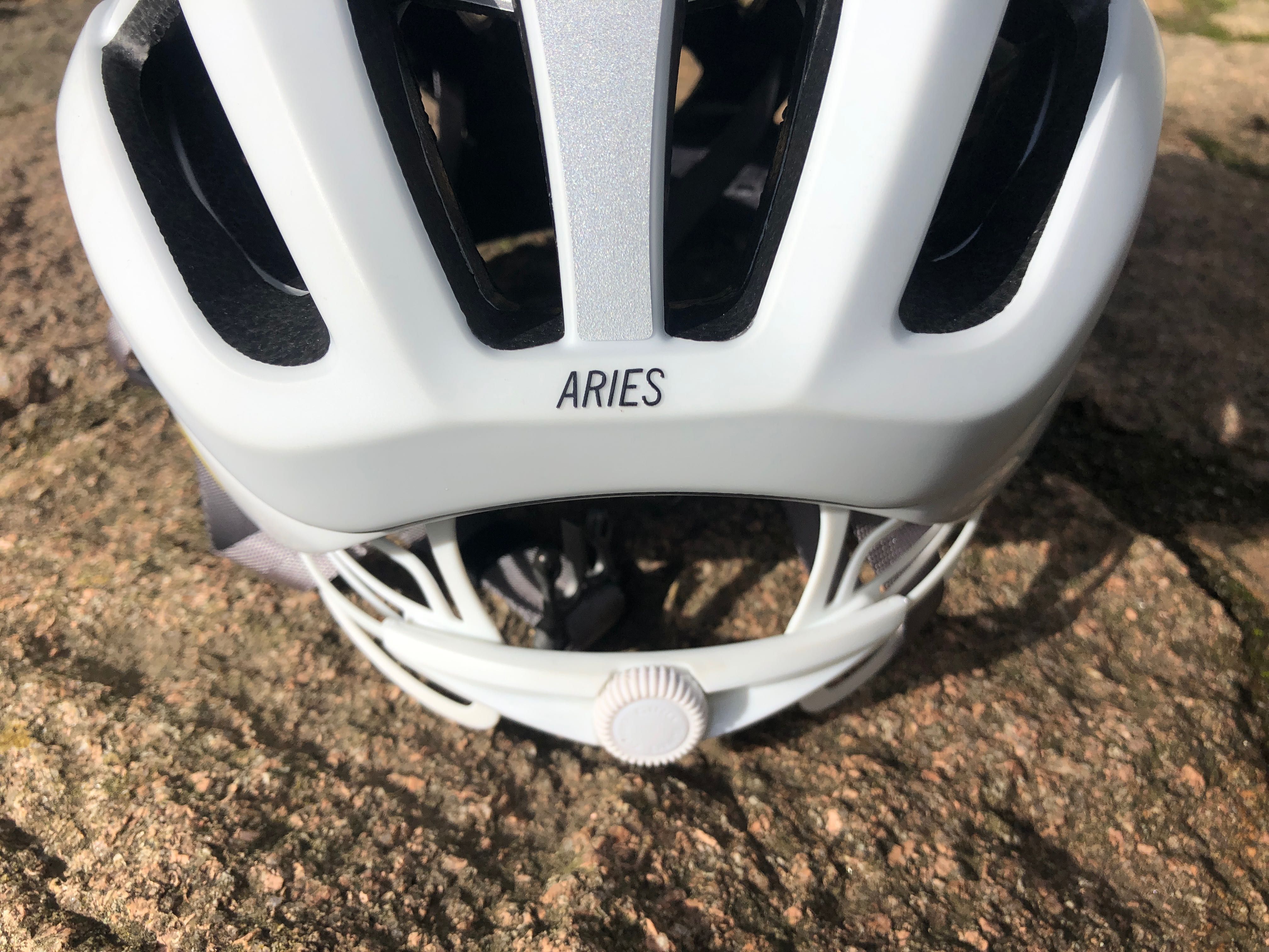 Giro Aries Spherical MIPS como novo!