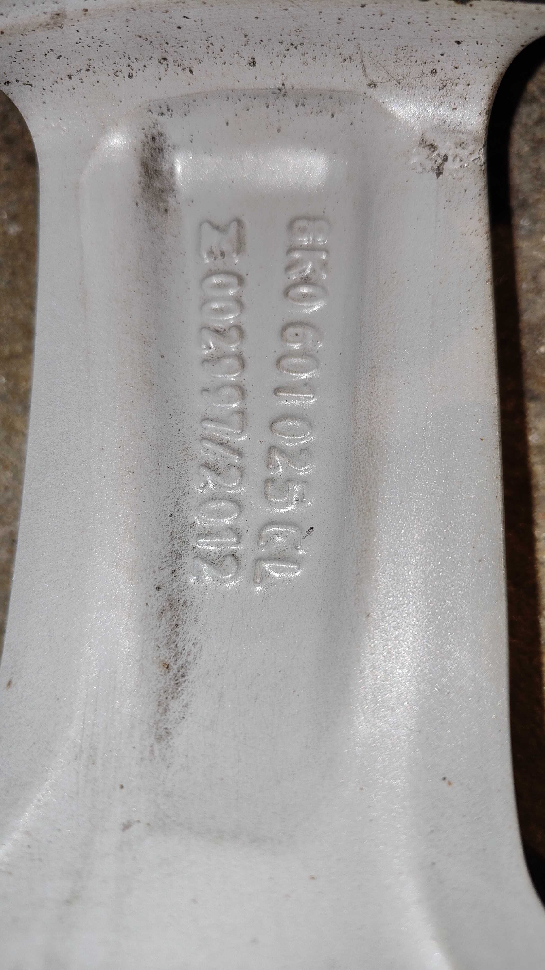 Felgi aluminiowe AUDI OE 7,5Jx16 ET45, otwór centralny 66,5