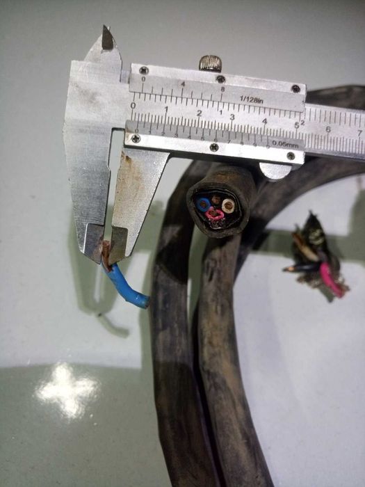 Кабель броньований 4жильний кожна жила 3,5квадрати довжина 4метри.