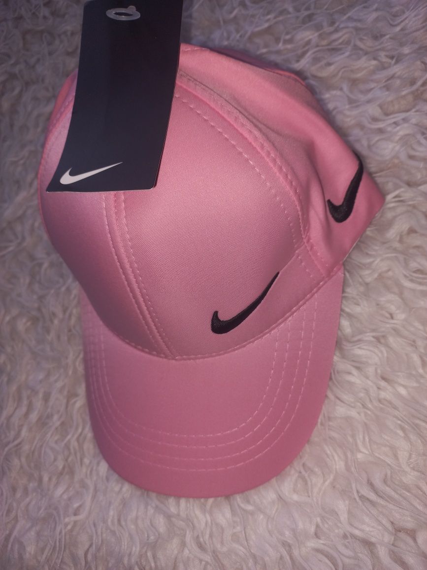 Damska czapka z daszkiem różowa nike