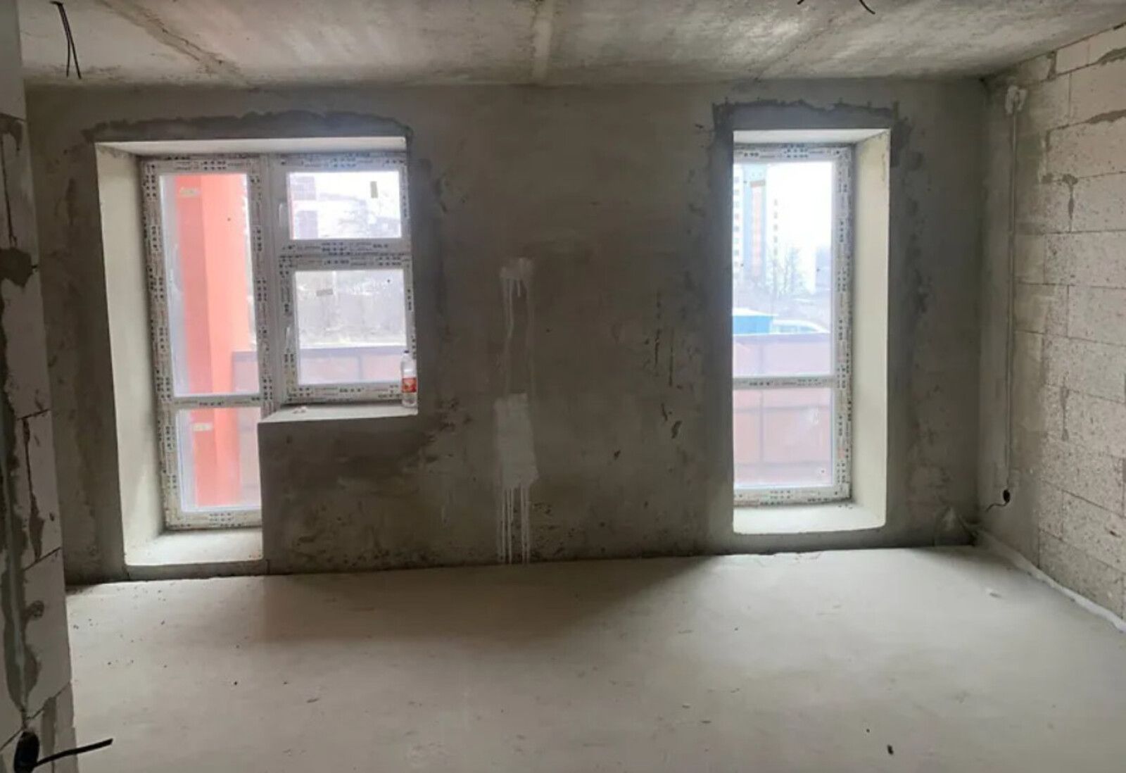 Продаж 2к квартири 67 кв. м на вул. Володимира Великого