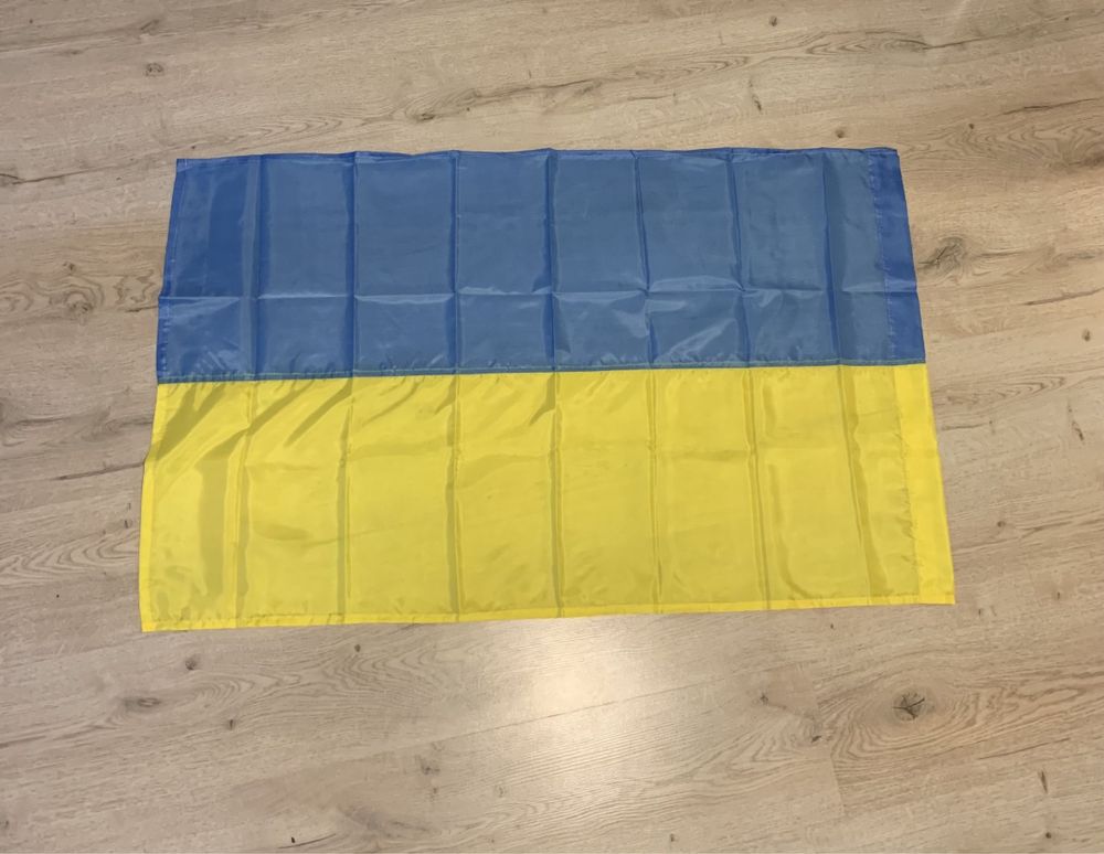 Flaga Ukrainy UA 140x90 cm, tunel na drzewiec