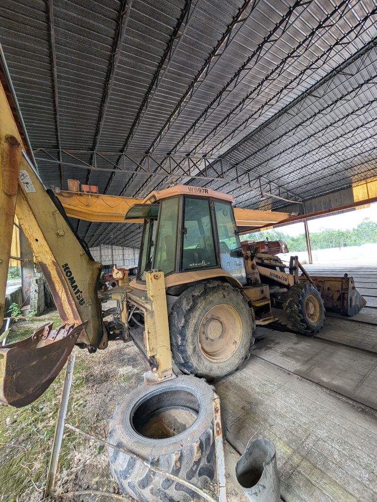 Retroescavadora Komatsu