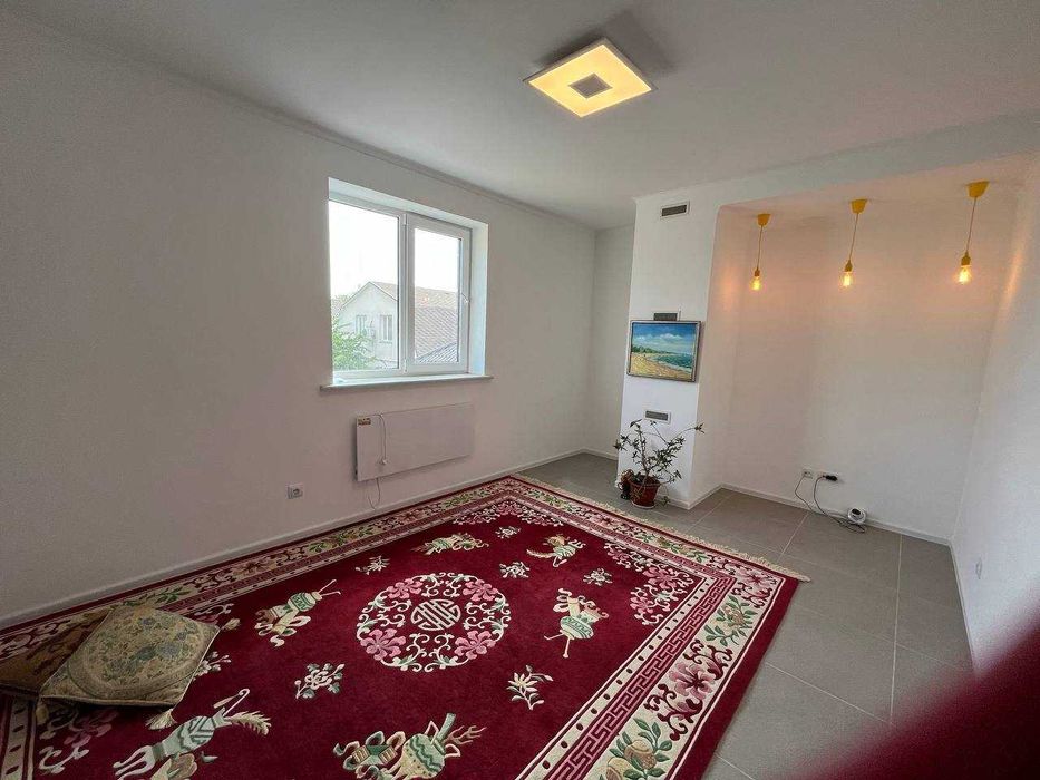 Продам 2-х этажный, современный, дом новой постройки в Центре