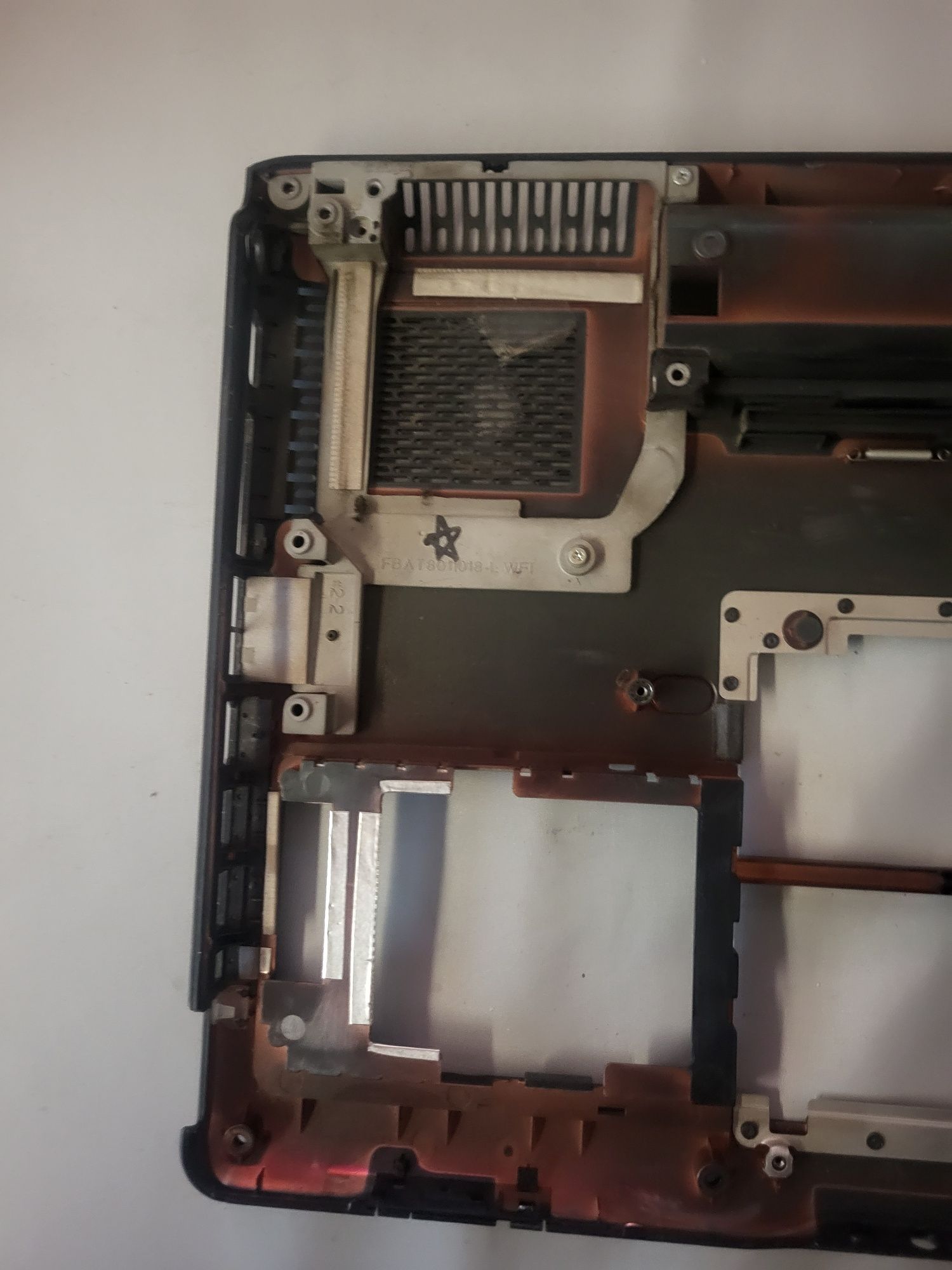 Sprzedam dolną obudowę do Laptopa HP PAVILION DV6700
