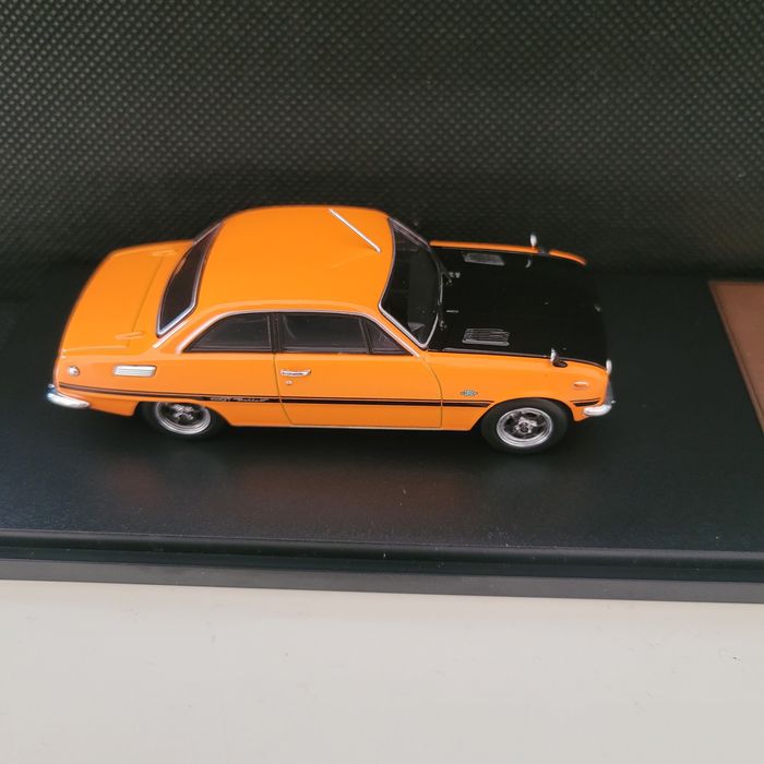 Carro miniatura Isuzu