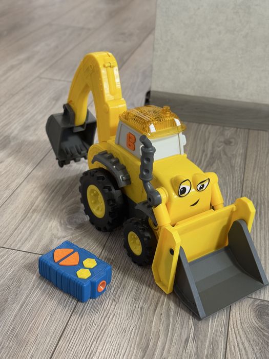 Танцующий трактор на пульте игрушка