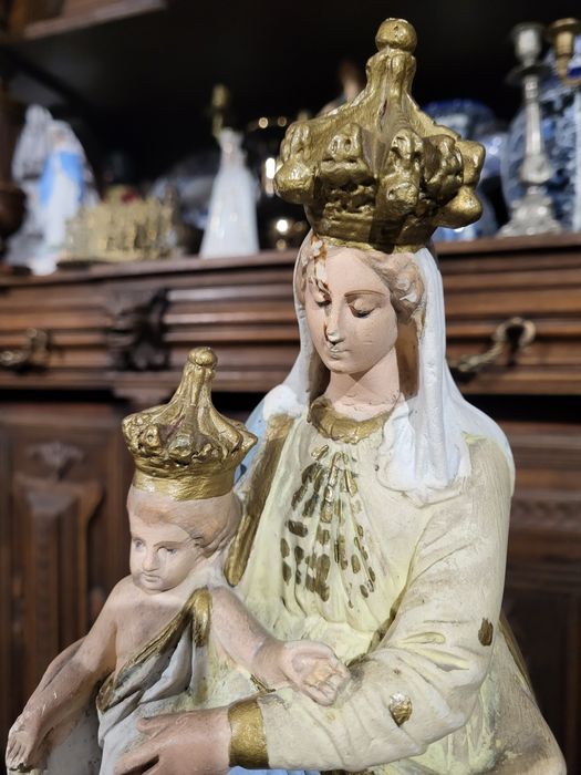 Stara figurka Maryja Królowa Matka Boża Zwycięska