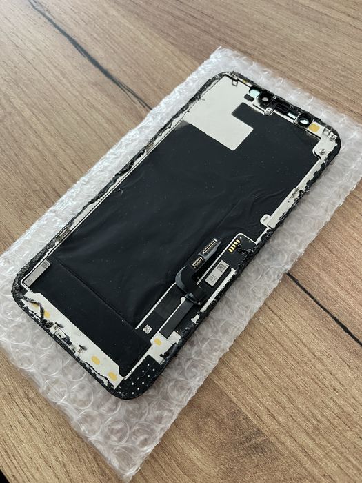 Oryginalny wyświetlacz do iPhone 12 – uszkodzony