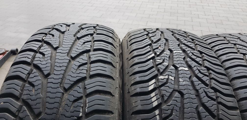 Opony całoroczne 225/60/17 Uniroyal