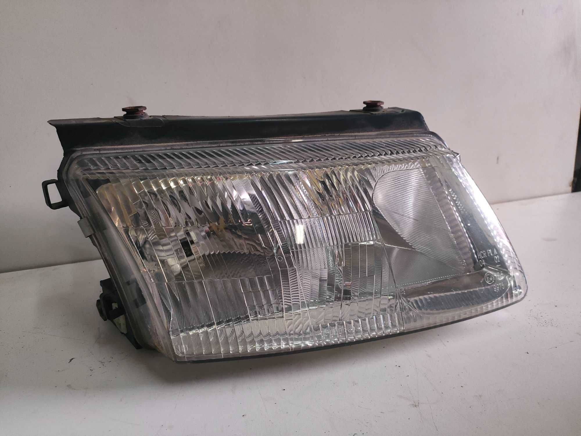 Lampa Prawy Przód Vw Passat B5 ! ! !