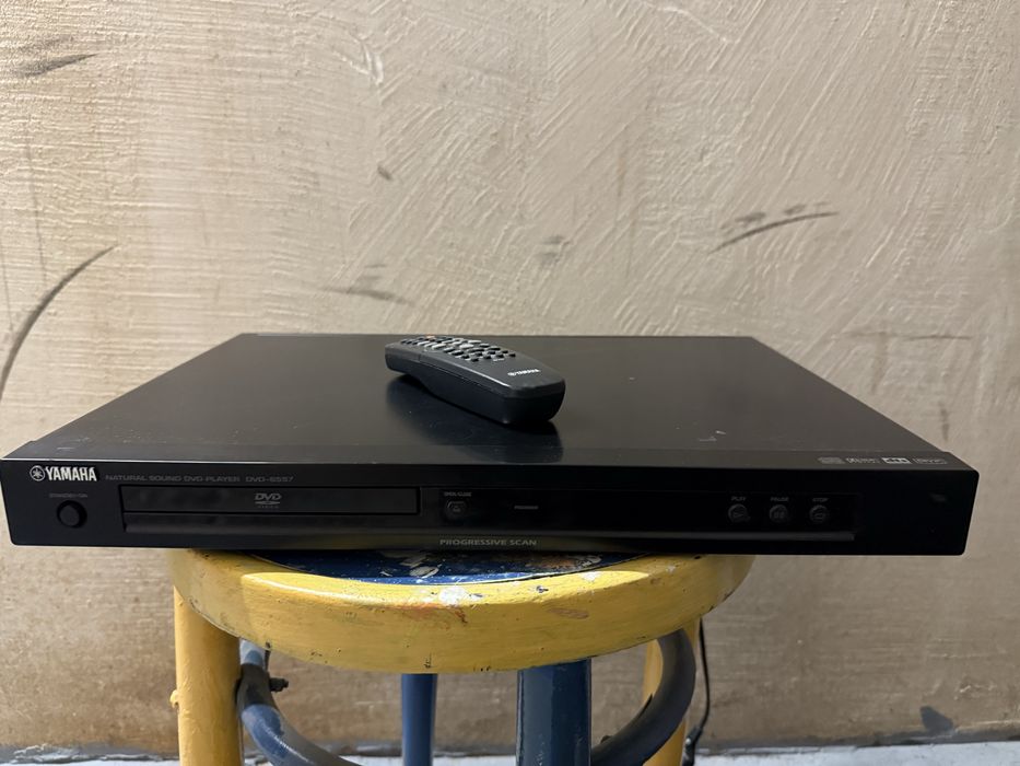Odtwarzacz Yamaha DVD-S557