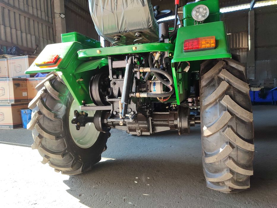 Мототрактор Зубр 250 XL с фрезой и плугом в комплекте