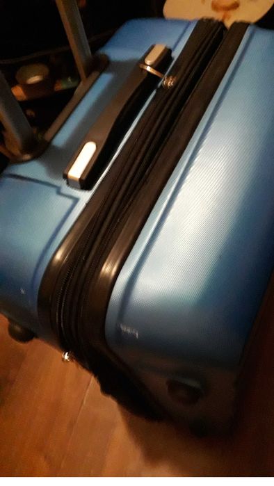 Walizka kabinowa Podróżna na 4kółkach