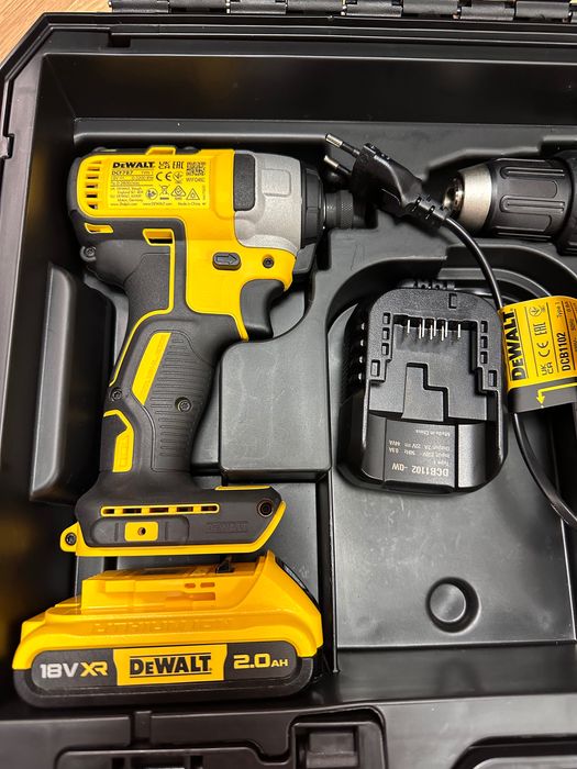Професійний набір інструментів DeWALT DCK2060D2T