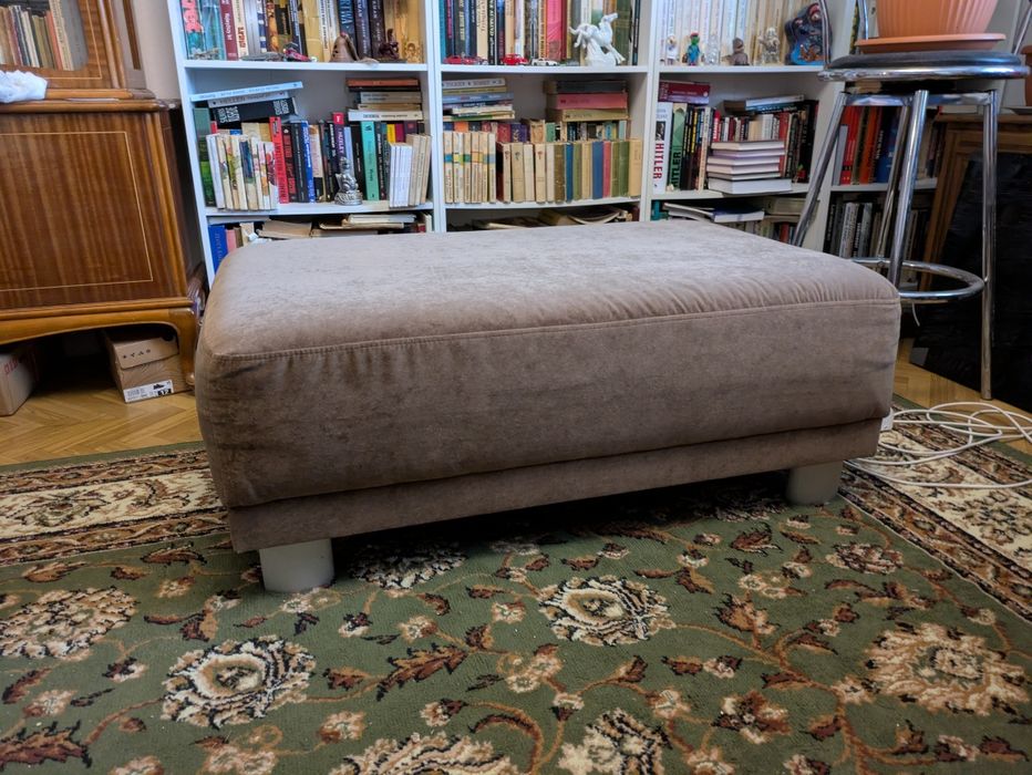 Pufa w kolorze ciemny beż