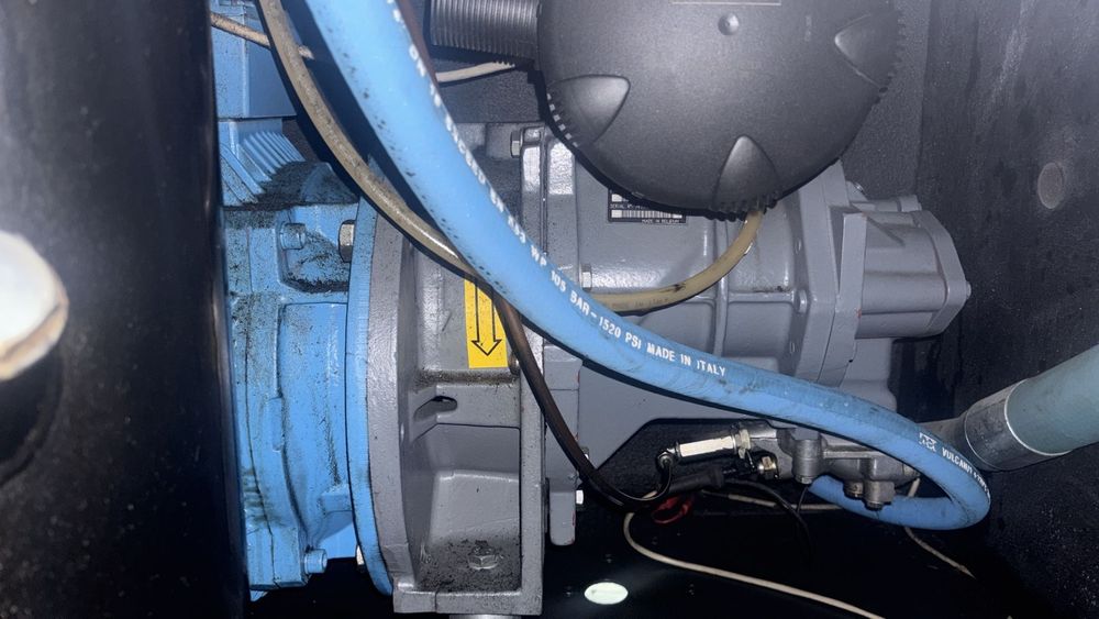 kompresor srubowy 30kW 10 bar alup atlas copco falownik 2013