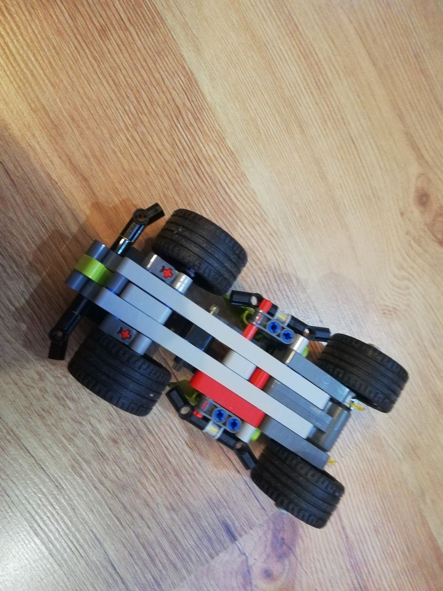 Lego technic 42072 żółta wyścigówka