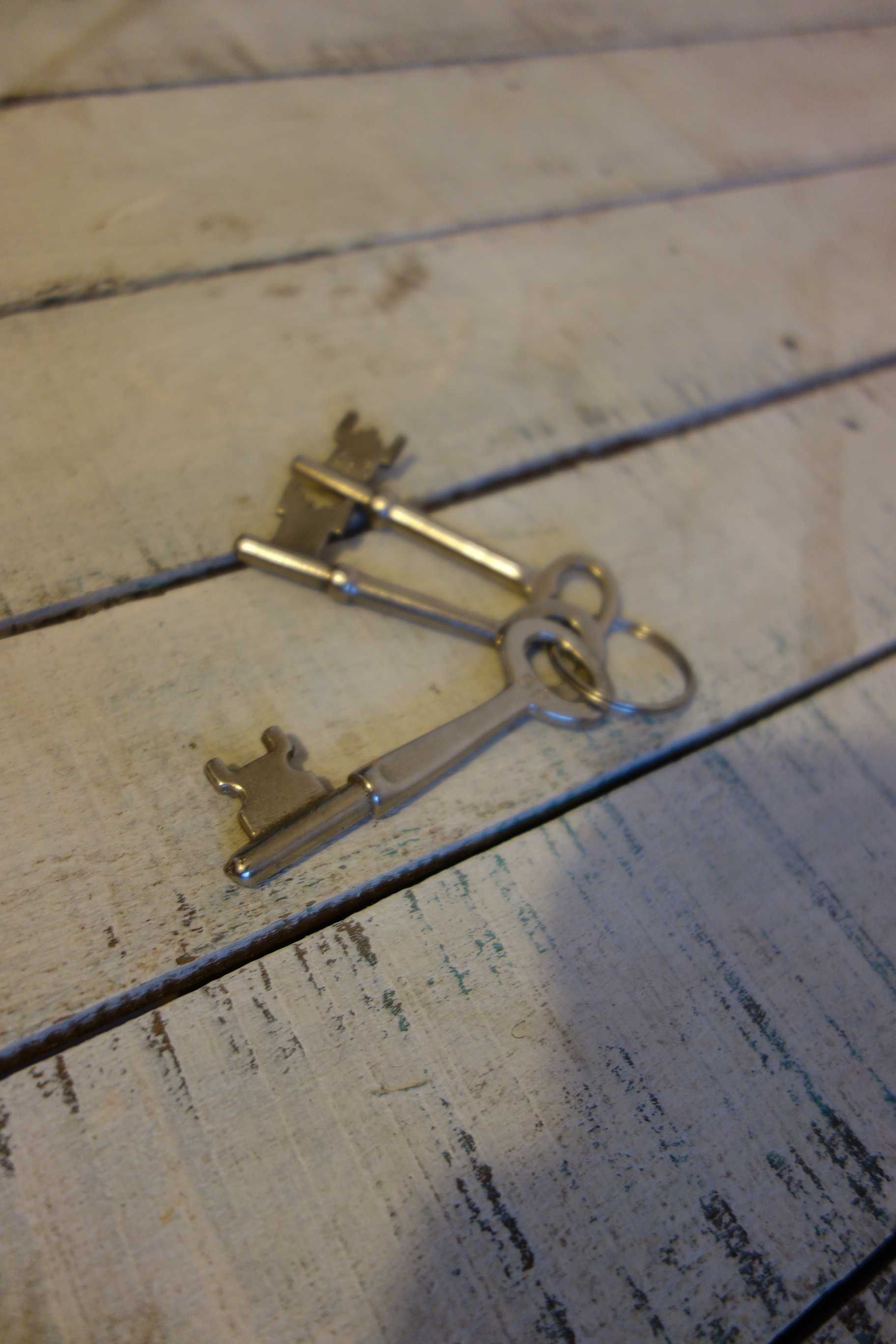 zestaw pęk starych kluczy klucze kluczyki 3 sztuki razem