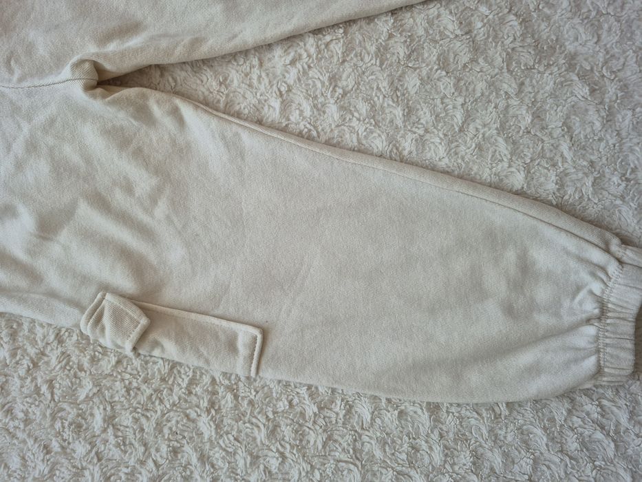 Beżowe dresowe spodnie