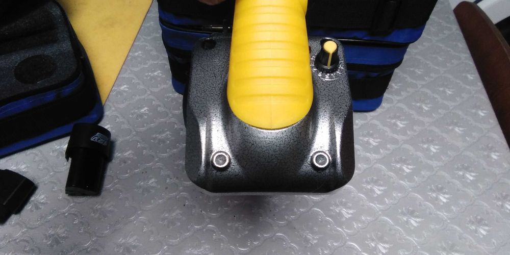 Ventosa vibratória, com 2 baterias, carregador e mala, NOVO.