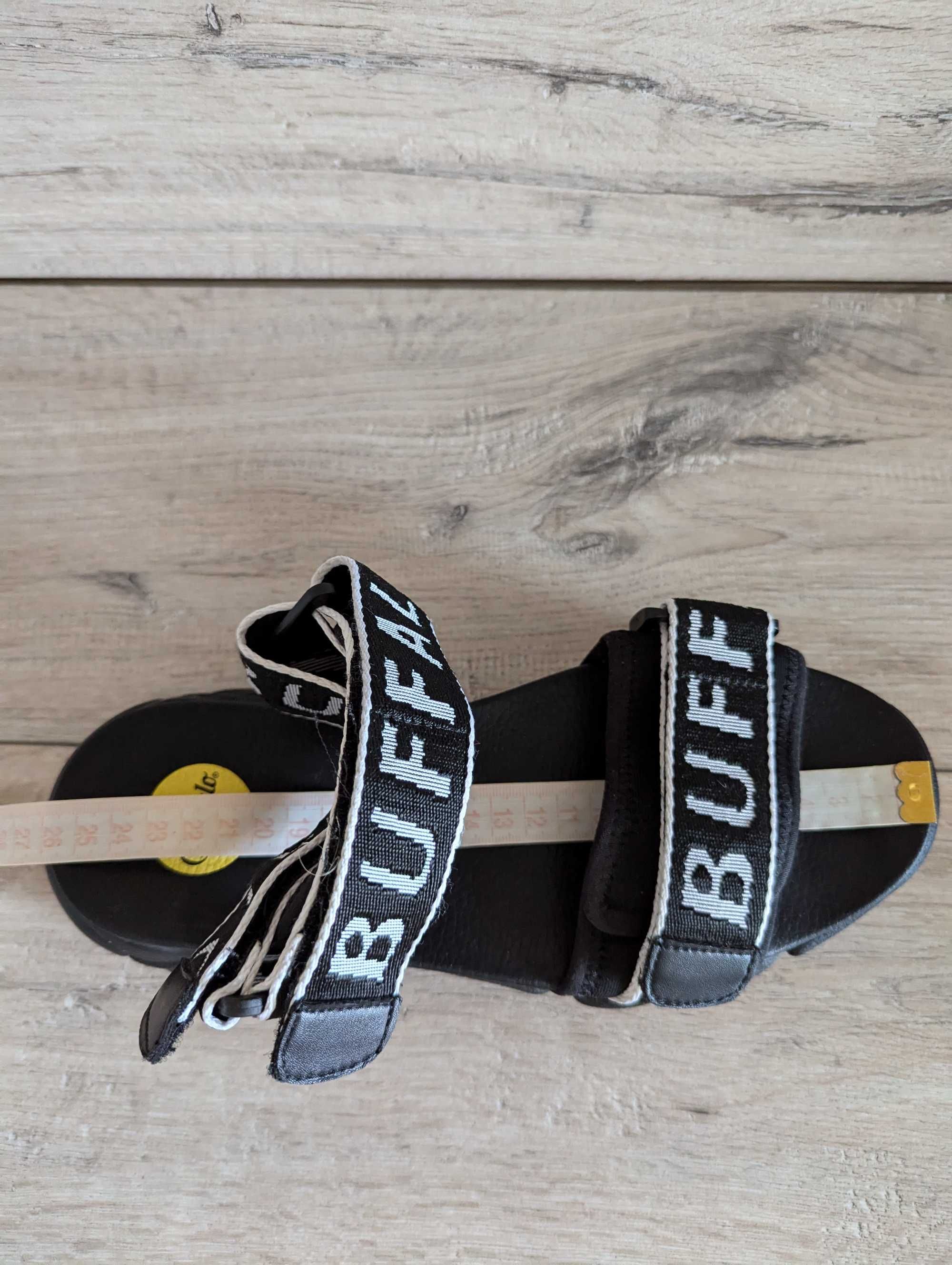 Босоножки на высокой платформе Buffalo 39-40 р 25,5 см на липучках