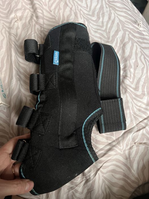 Бандаж (ортез) на гомілковостопний суглоб з фіксатором