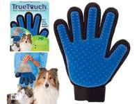 Магічна рукавичка для вичісування вовни у котів та собак