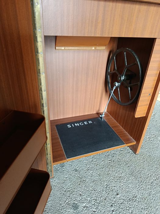 Móvel de máquina de costura