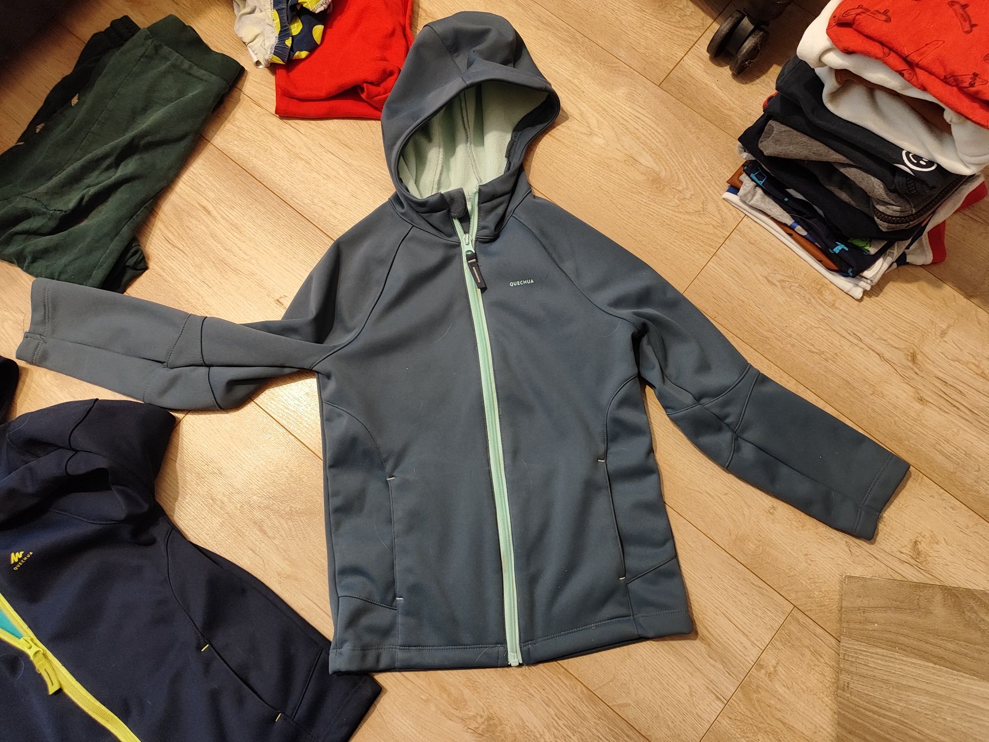 Dwie kurtki Softshell Decathlon quechua 5-6 lat 113-122 cm kurtka