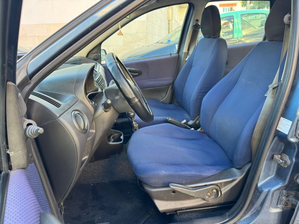 Fiat punto 1.2 gasolina com 202.000 mil km ano2003 em bom estado geral