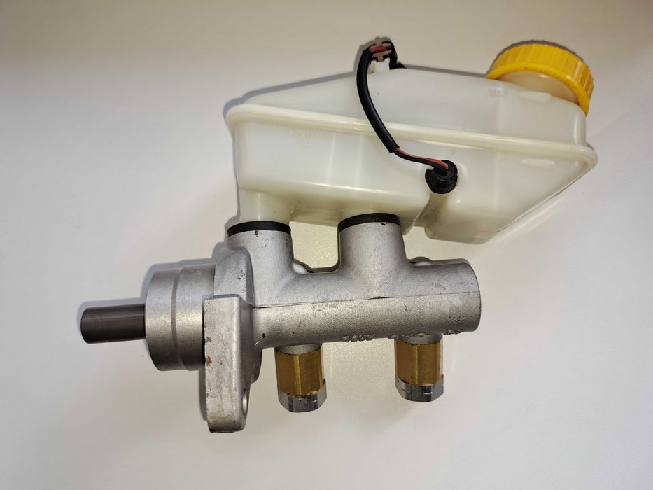 Циліндр головний гальмівний з бачком Авео T-250, T-200 без ABS