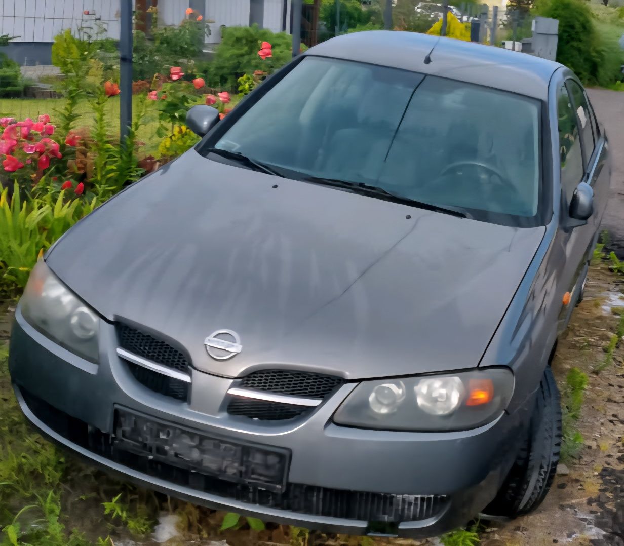 Nissan Almera 2005 r uszkodzona