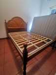 Cama de casal em madeira c/colchão ortopédico