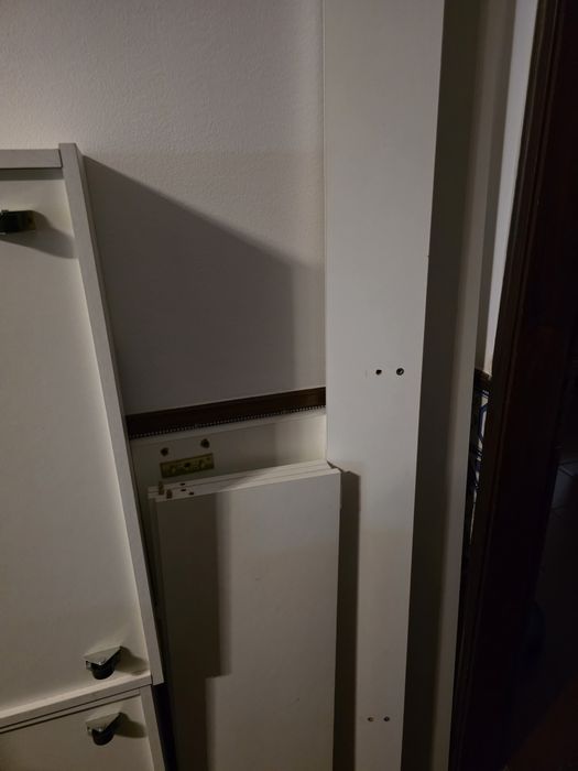 Vendo uma mobília completa com roupeiro e colchão e estrado