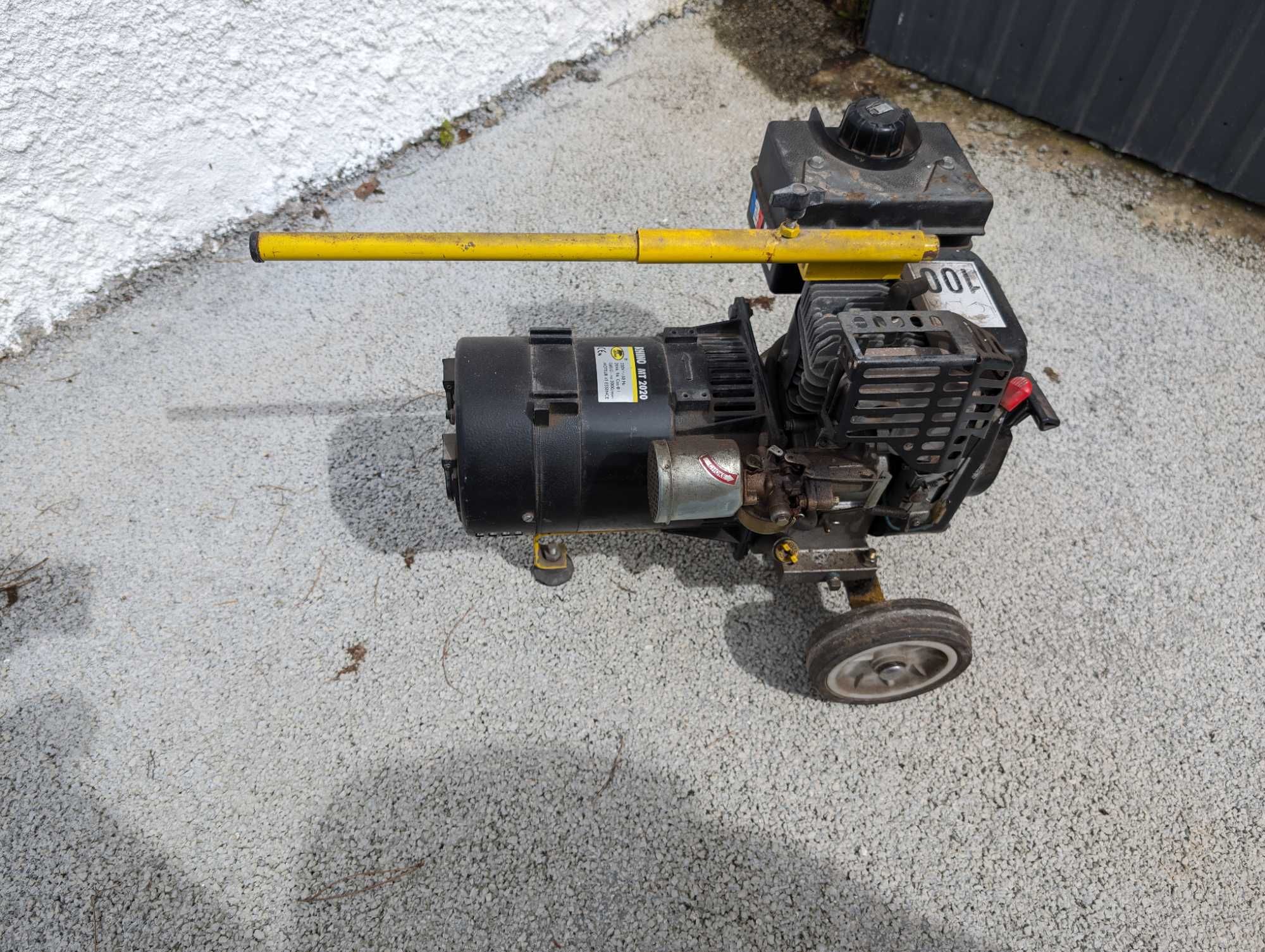 Gerador RHINO MT2020 . 2Kva 9A