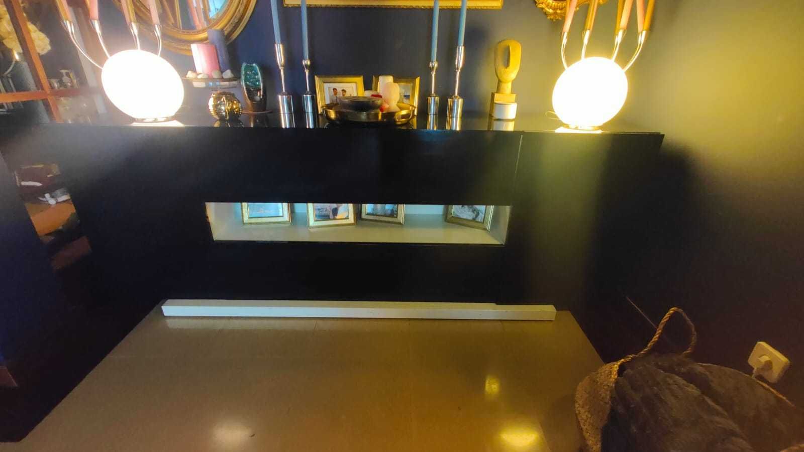 Aparador moderno em preto lacado (com iluminação incluída)