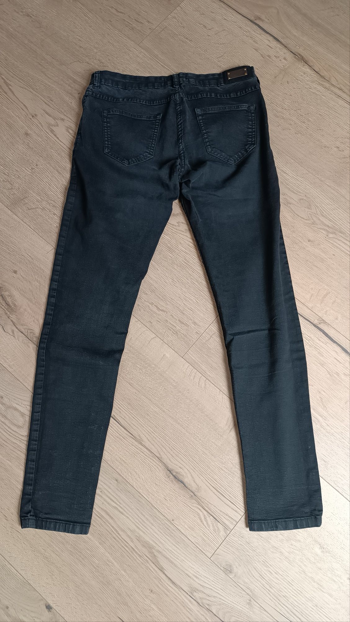 Czarne jeansy Reserved L
