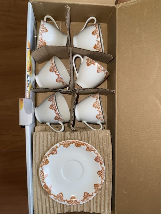 Zestaw kawowy 6 talerzyków z filiżankami