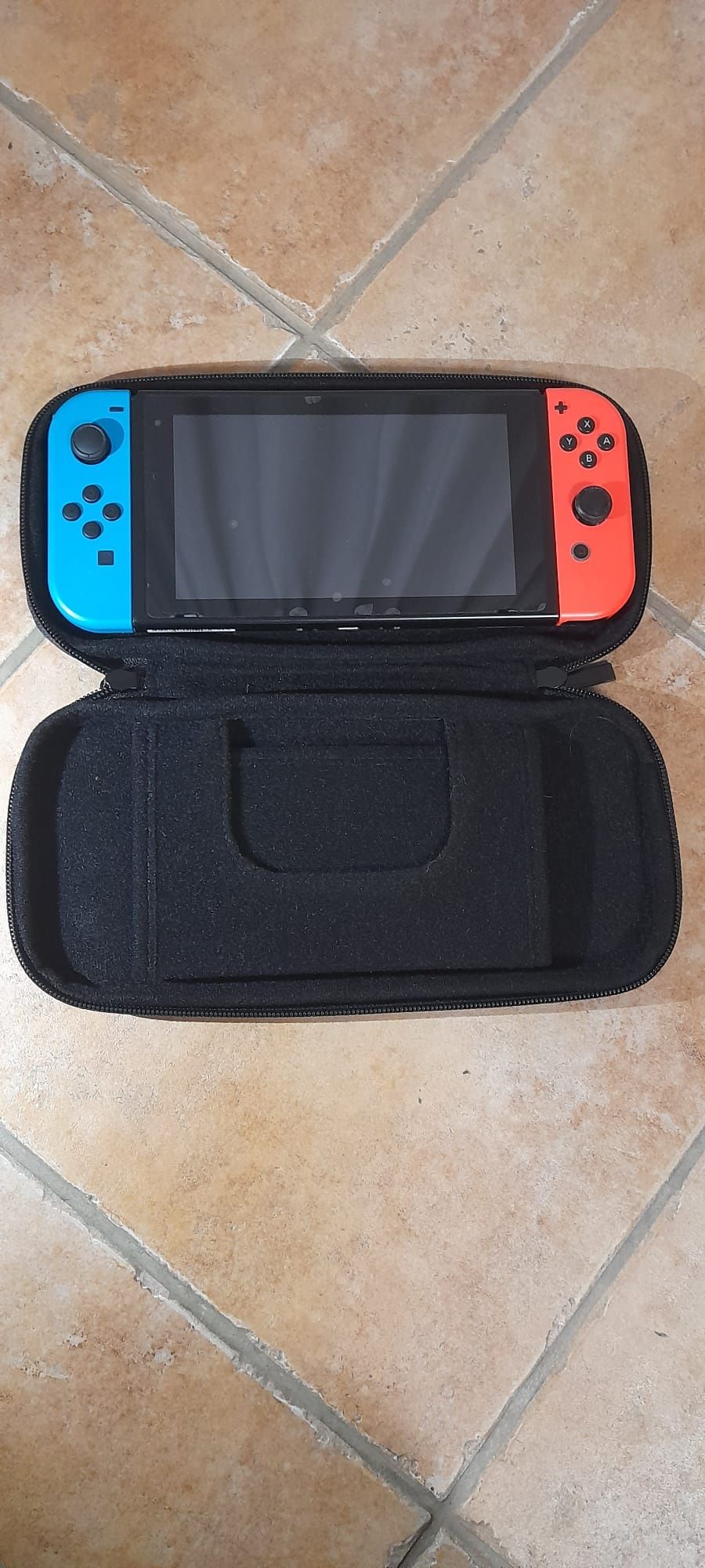 Nitendo Switch V1 + suporte comandos capa original 1 comando 3 jogos