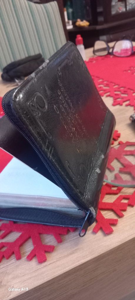Pismo Święte. W skórzanym etui