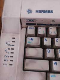 Máquina de escrever electrónica Hermes