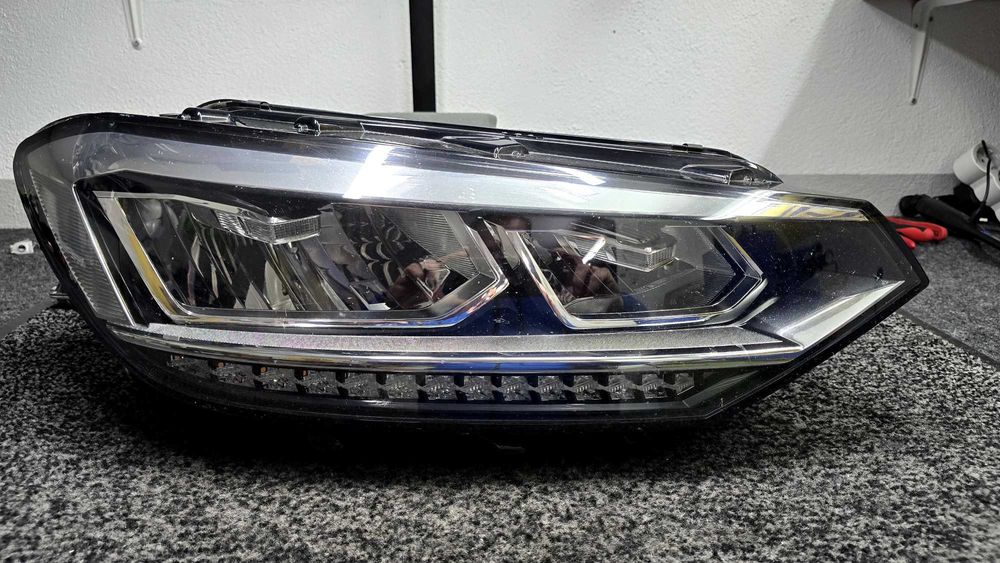 Farol Volkswagen Touran